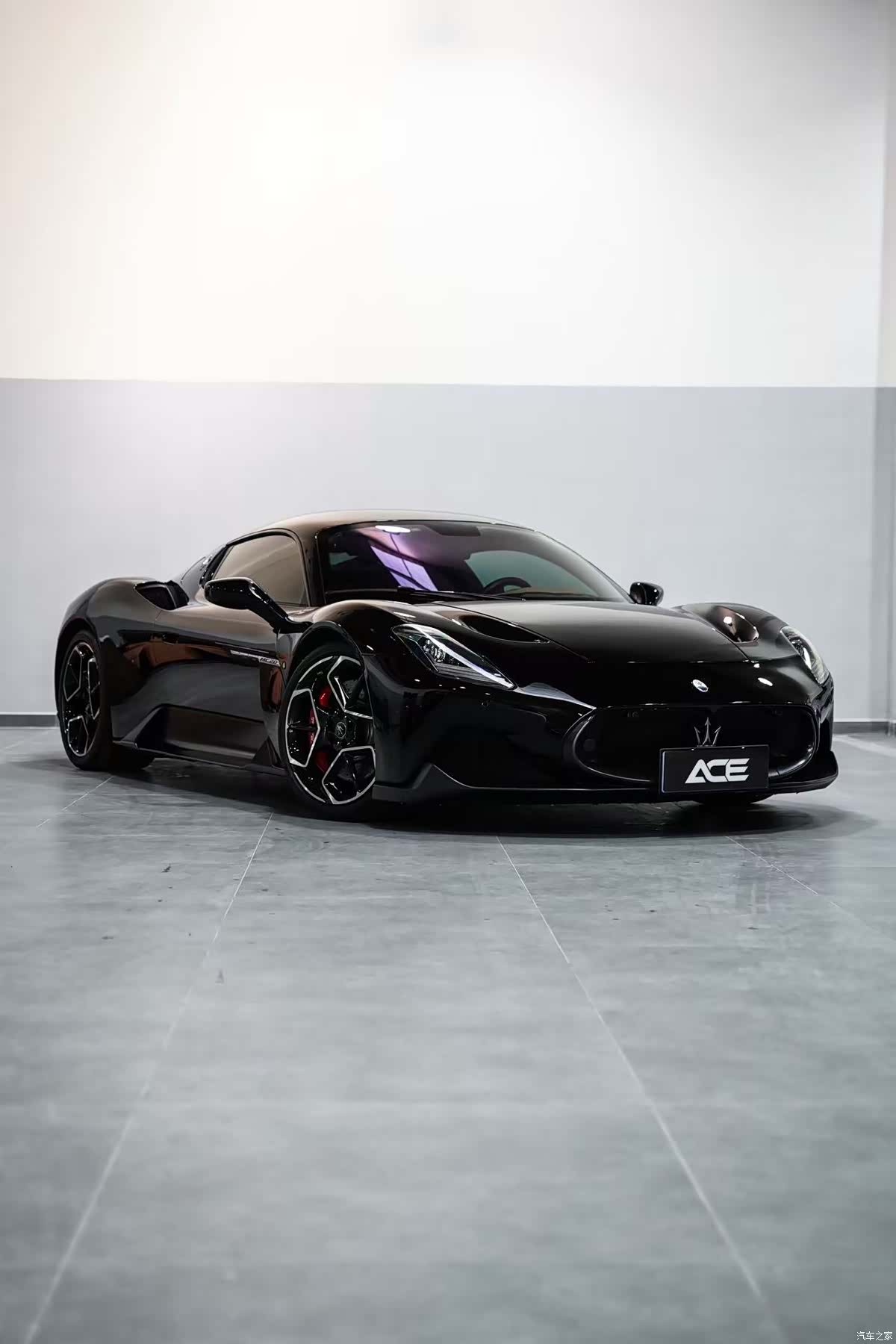 Maserati MC20, 2023 все фото