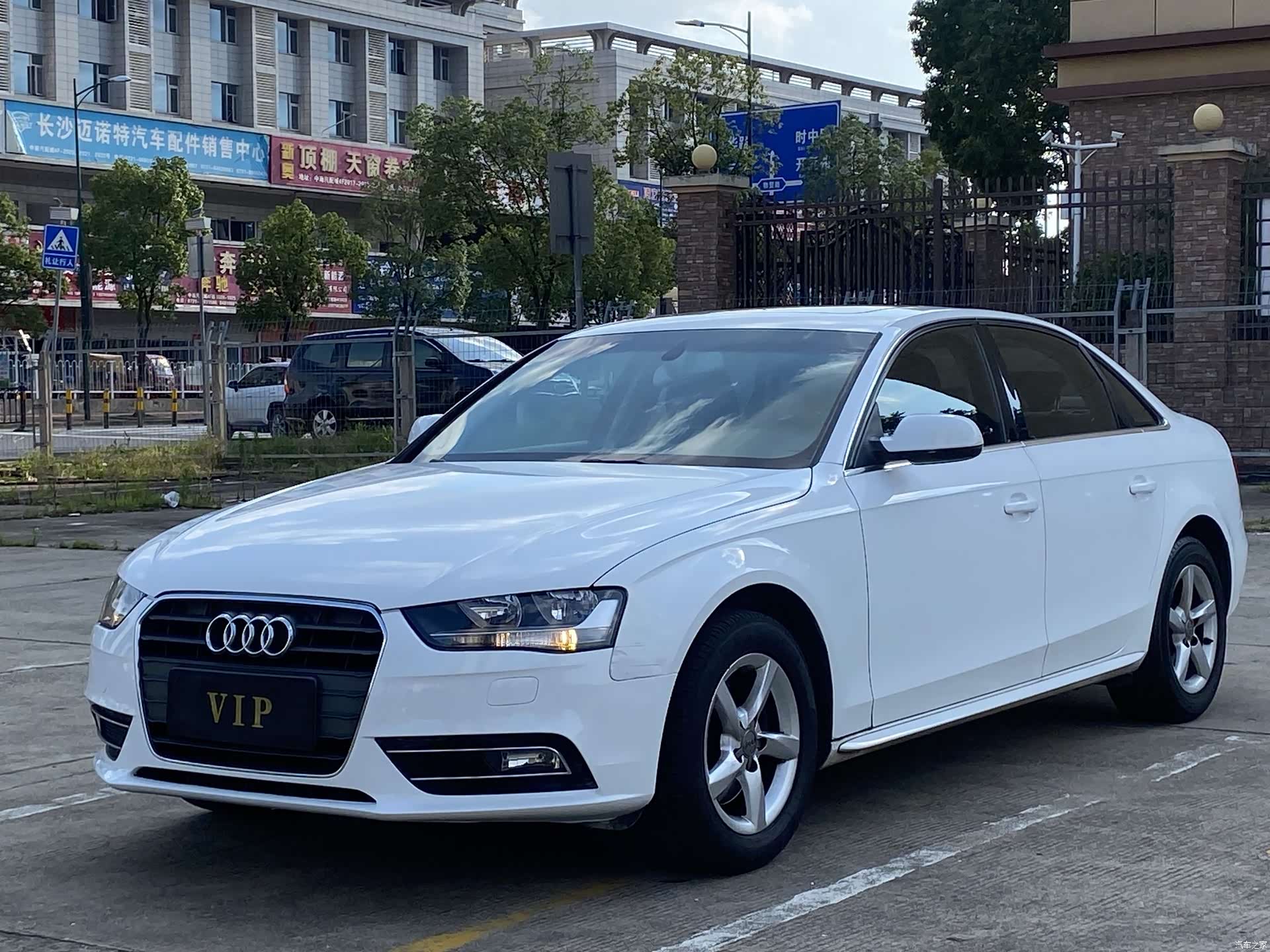 Audi A4L, 2013 1