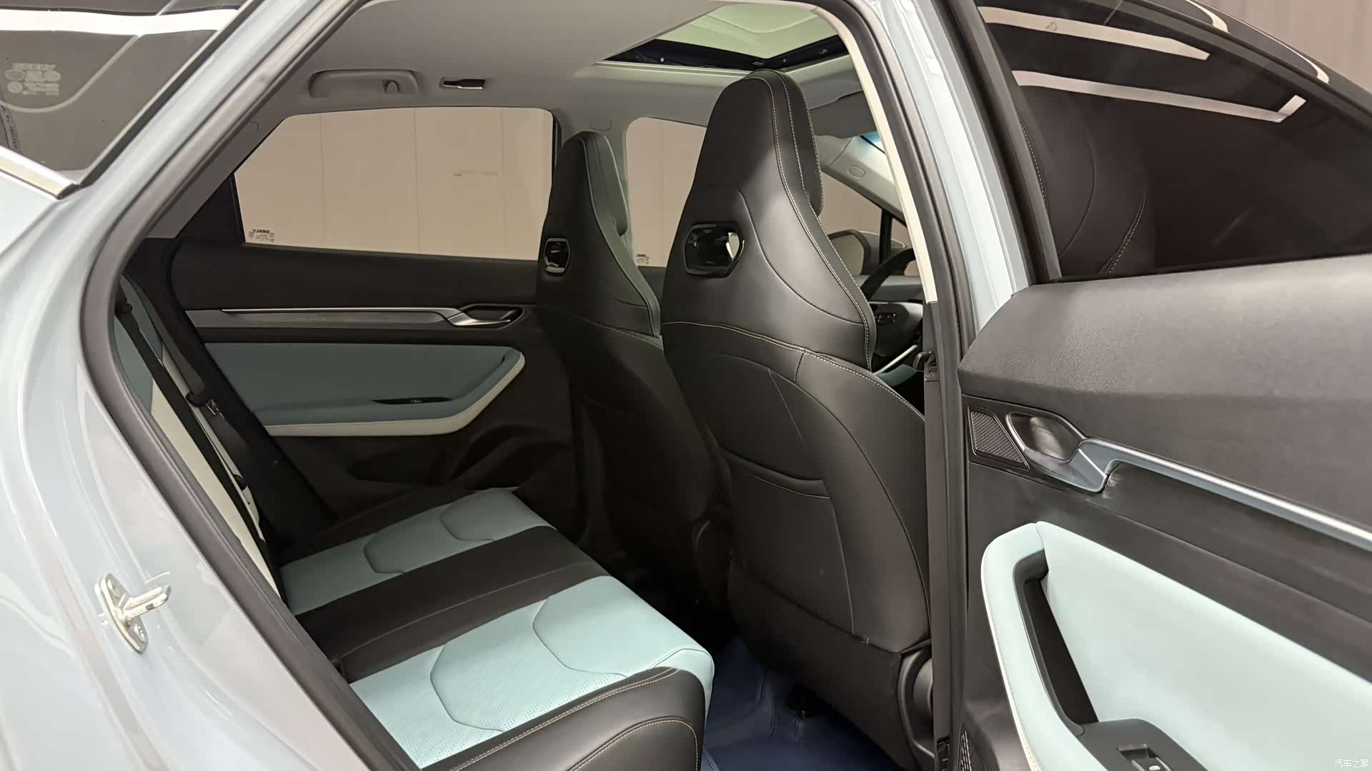 Geely Emgrand, 2023 18