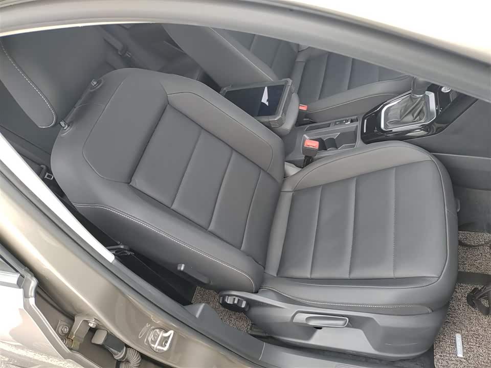 Volkswagen T-ROC exploring Songs