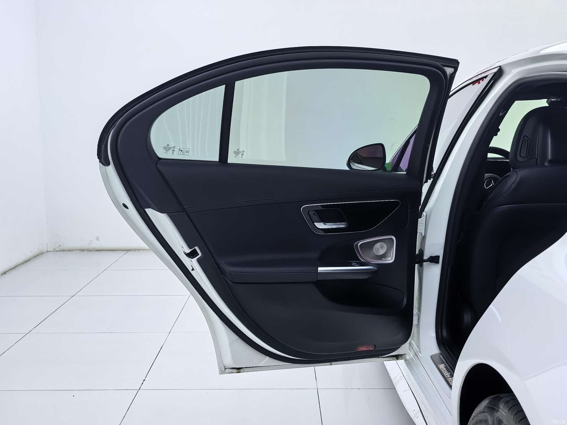 Mercedes-Benz C-Class, 2024 19