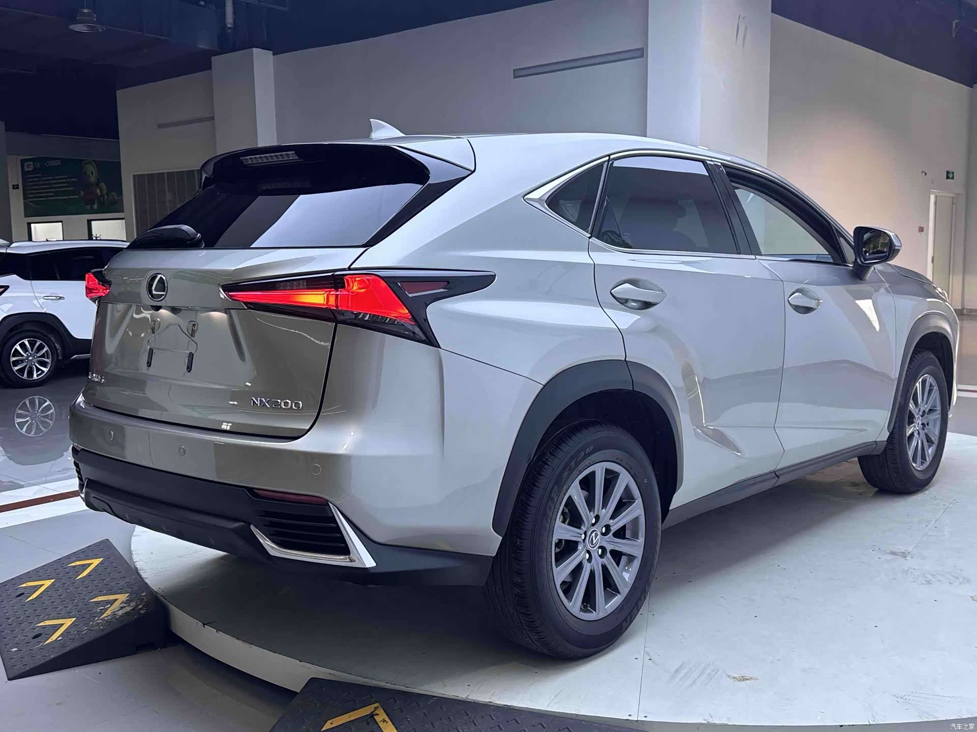 Lexus NX, 2020 6