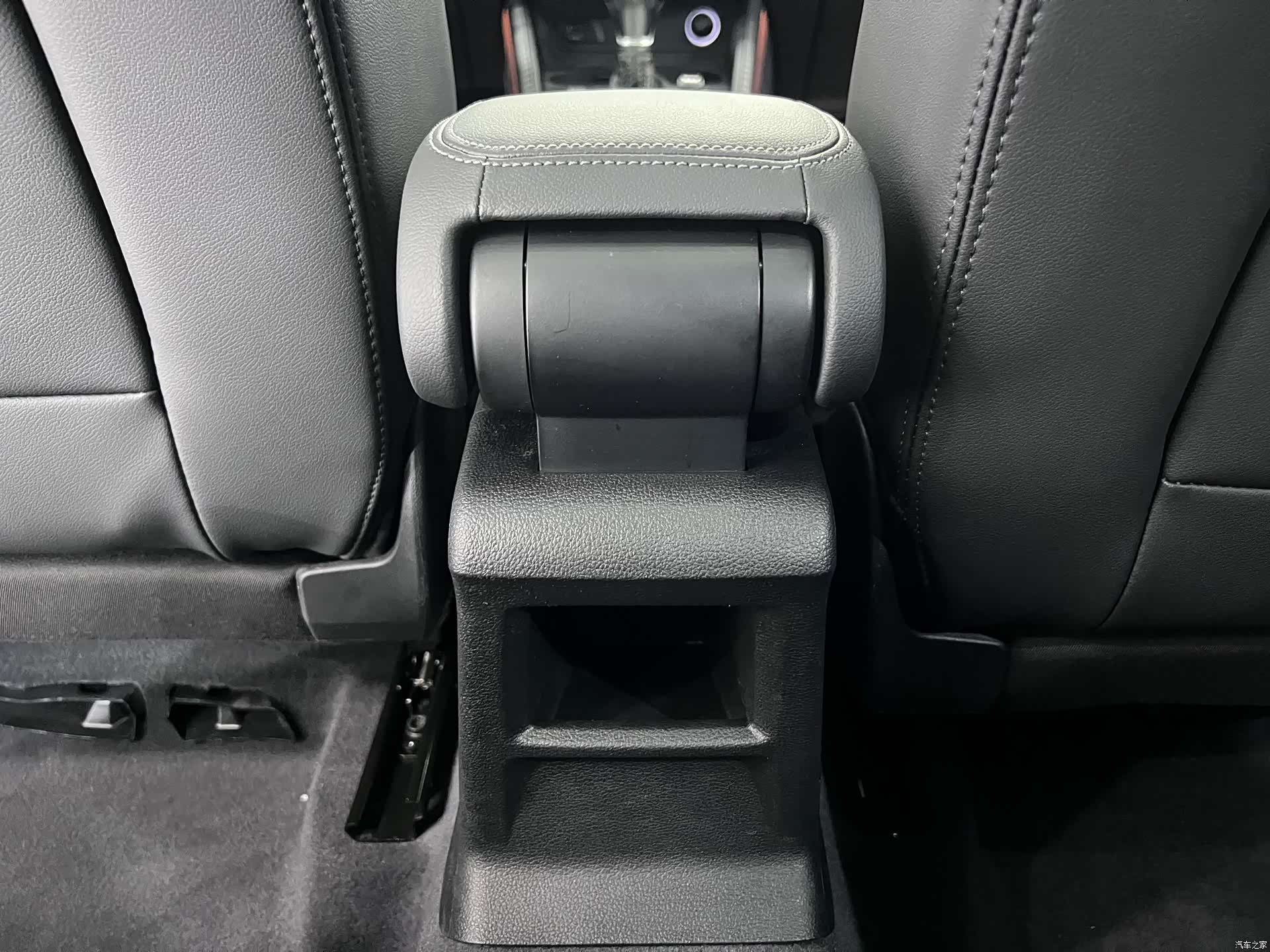 Audi Q2L, 2023 14