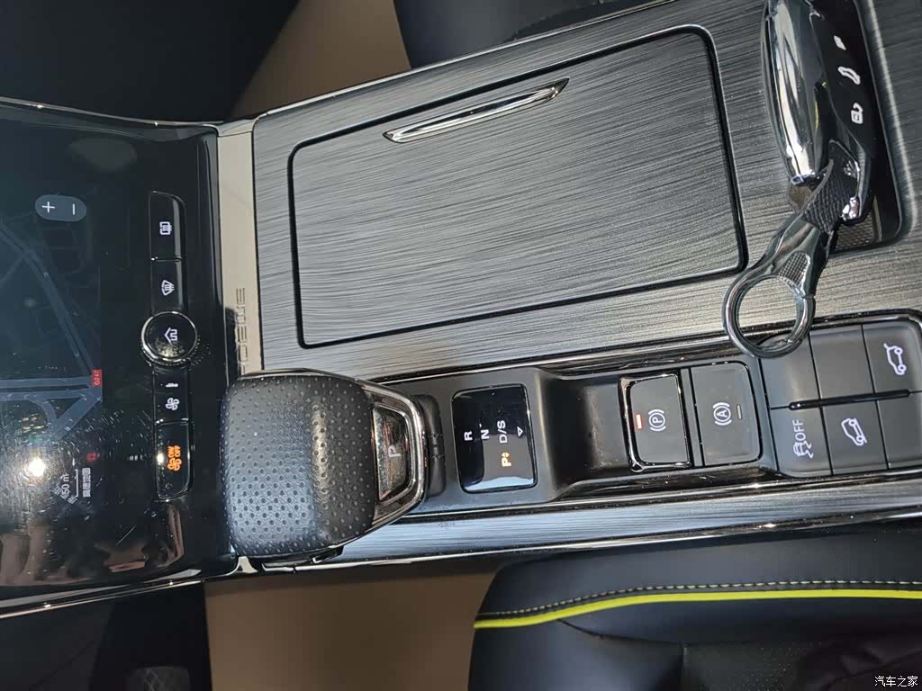 Roewe RX5, 2022 14