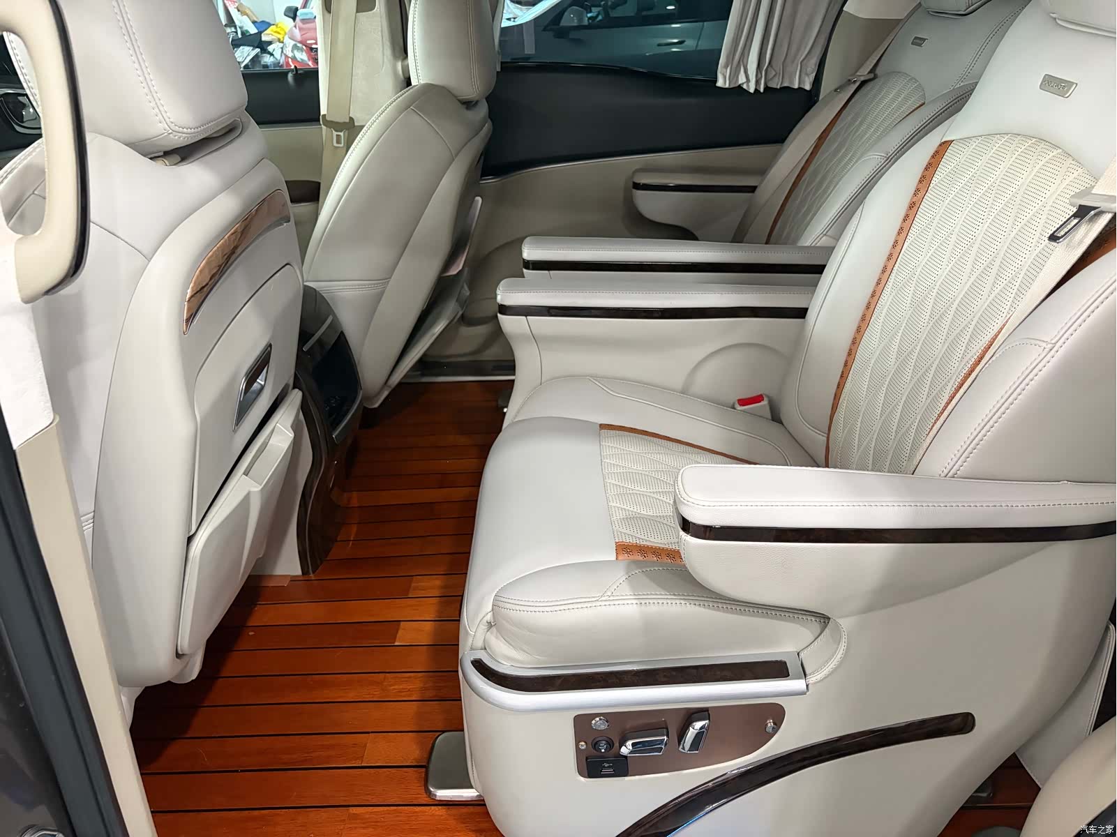 Buick GL8, 2017 8