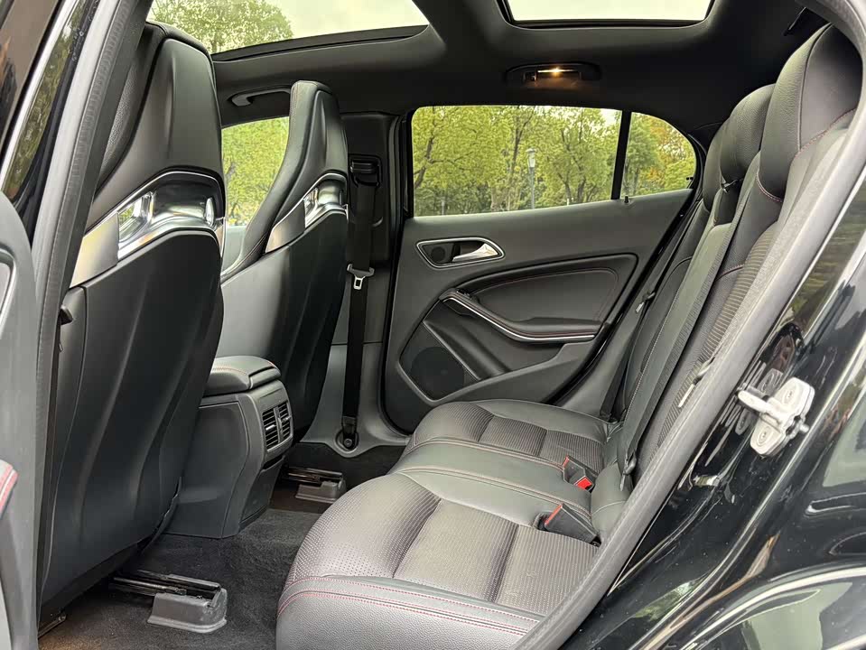 Mercedes-Benz GLA AMG