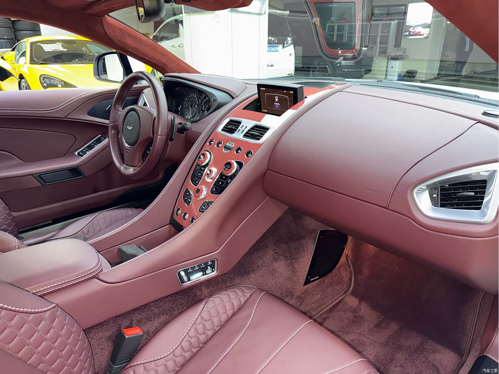 Aston Martin Vanquish, 2016 15