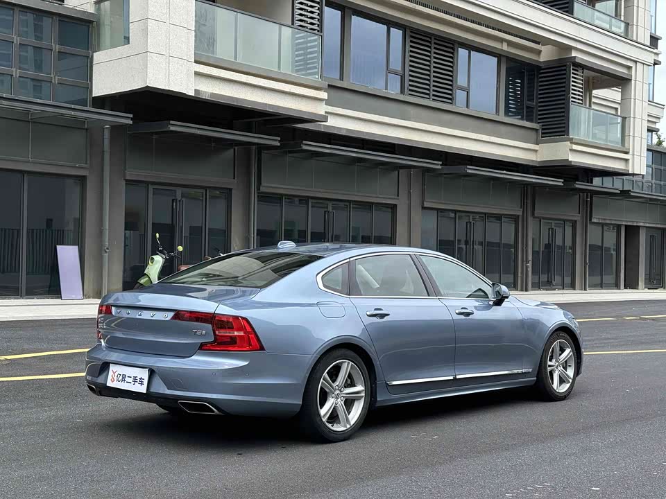 Volvo S90