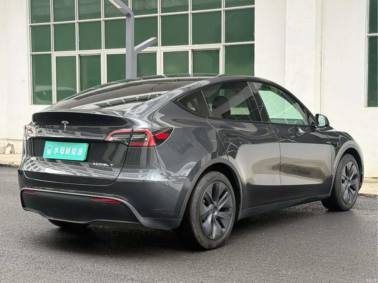 Tesla Model Y, 2024 4
