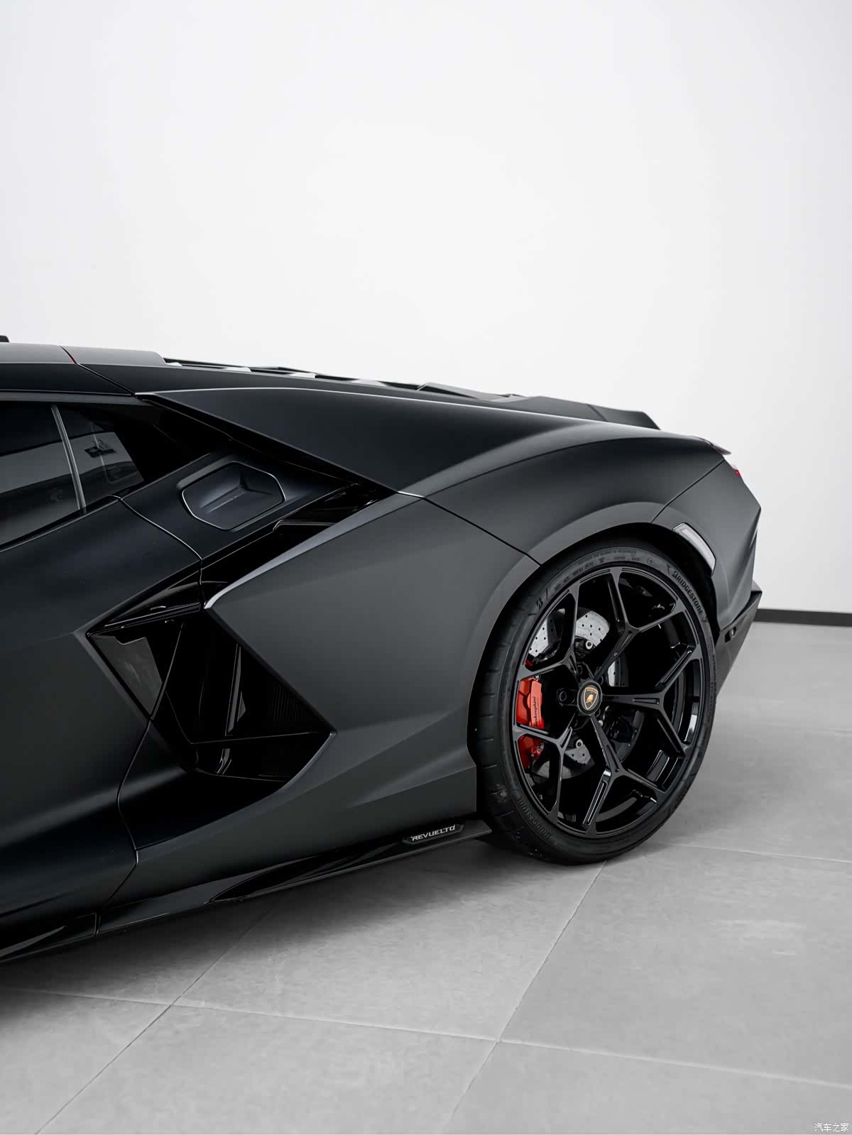 Lamborghini Revuelto, 2025 10