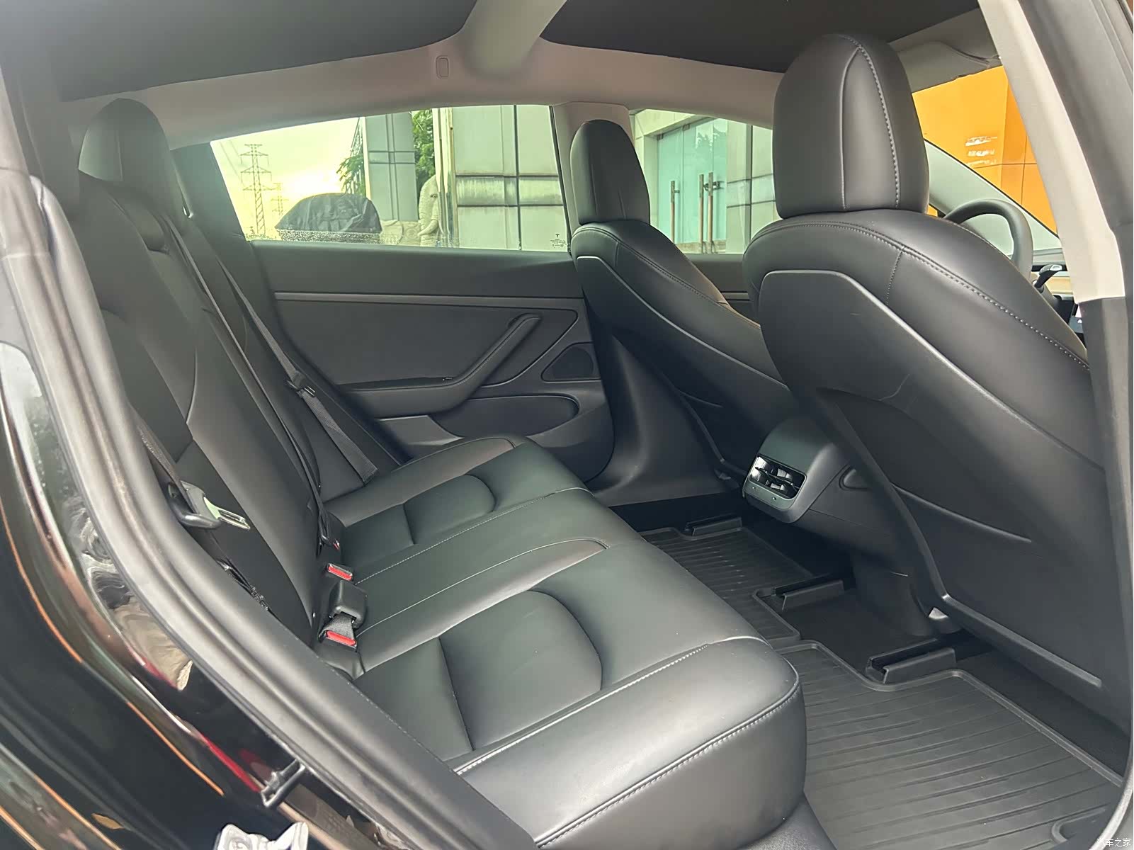 Tesla Model 3, 2020 13