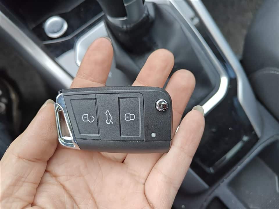 Volkswagen T-ROC exploring Songs