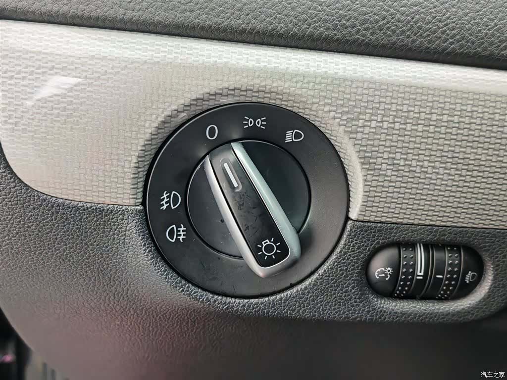 Volkswagen Sagitar, 2013 21