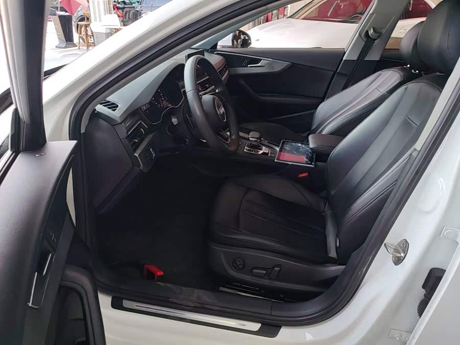 Audi A4L 2020, фото 15
