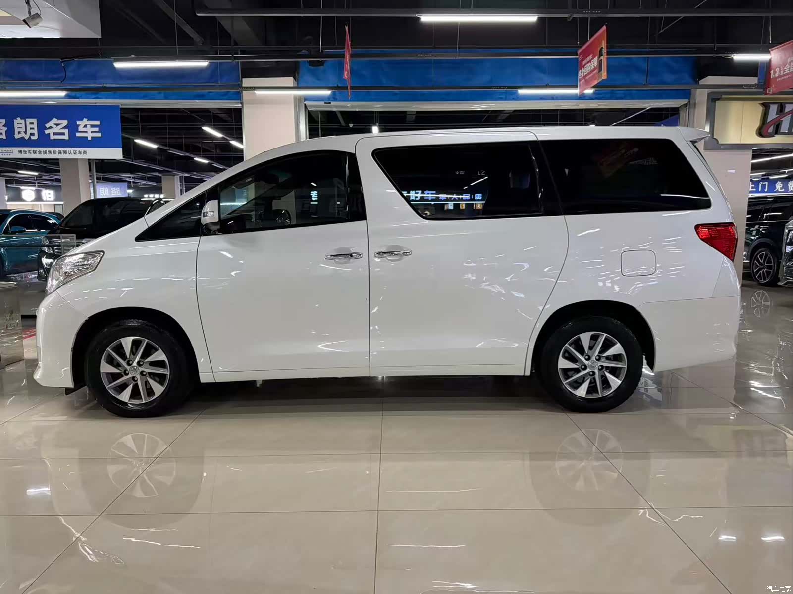 Toyota Alphard, 2012 все фото