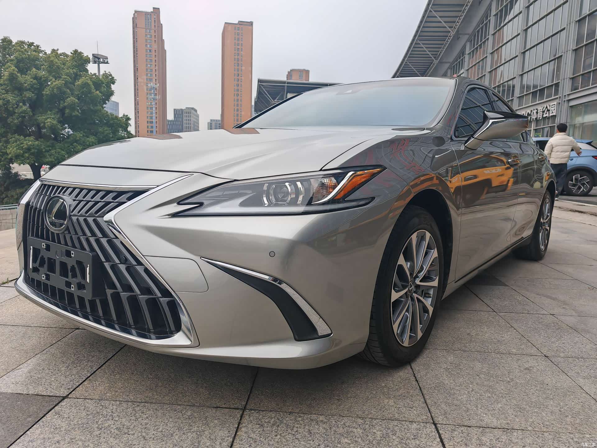 Lexus ES, 2023 1