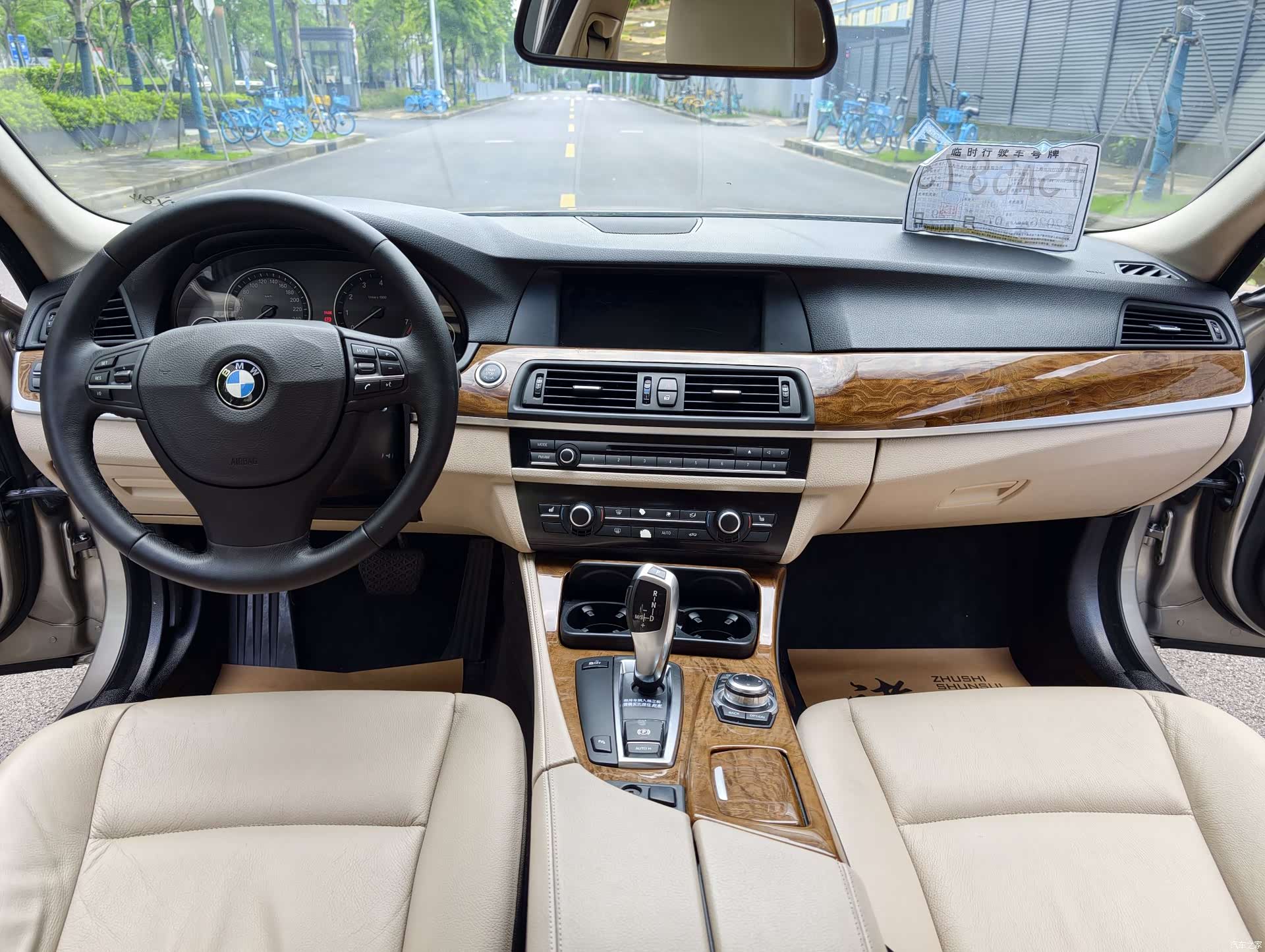 BMW 5 Series, 2011 10
