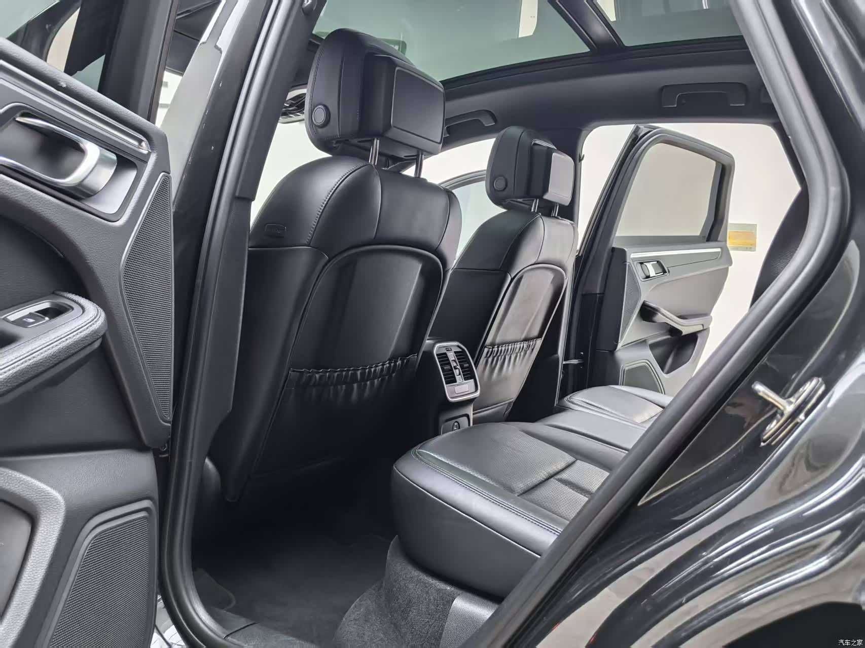 Porsche Macan, 2023 12