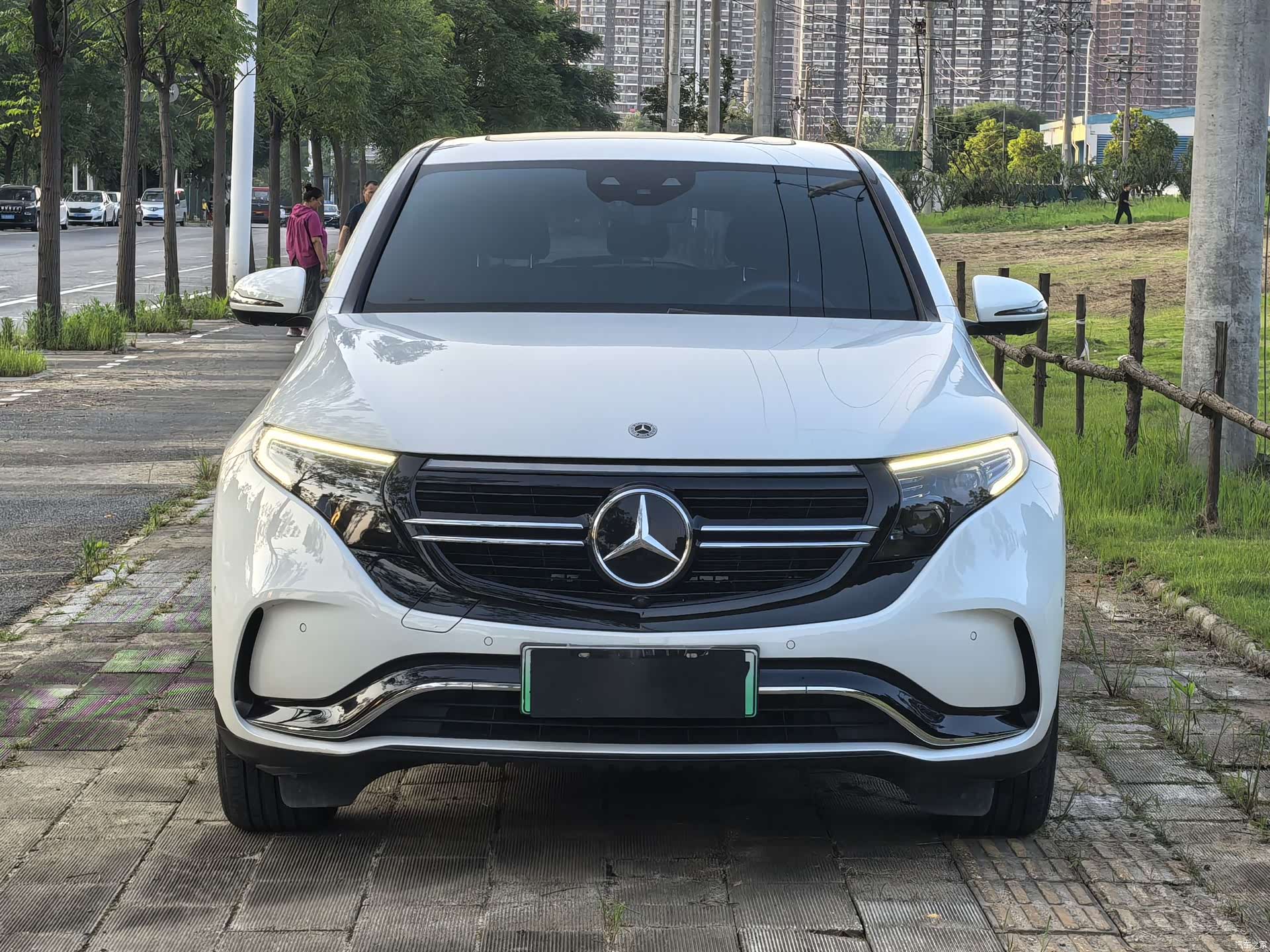 Mercedes-Benz EQC, 2022 4