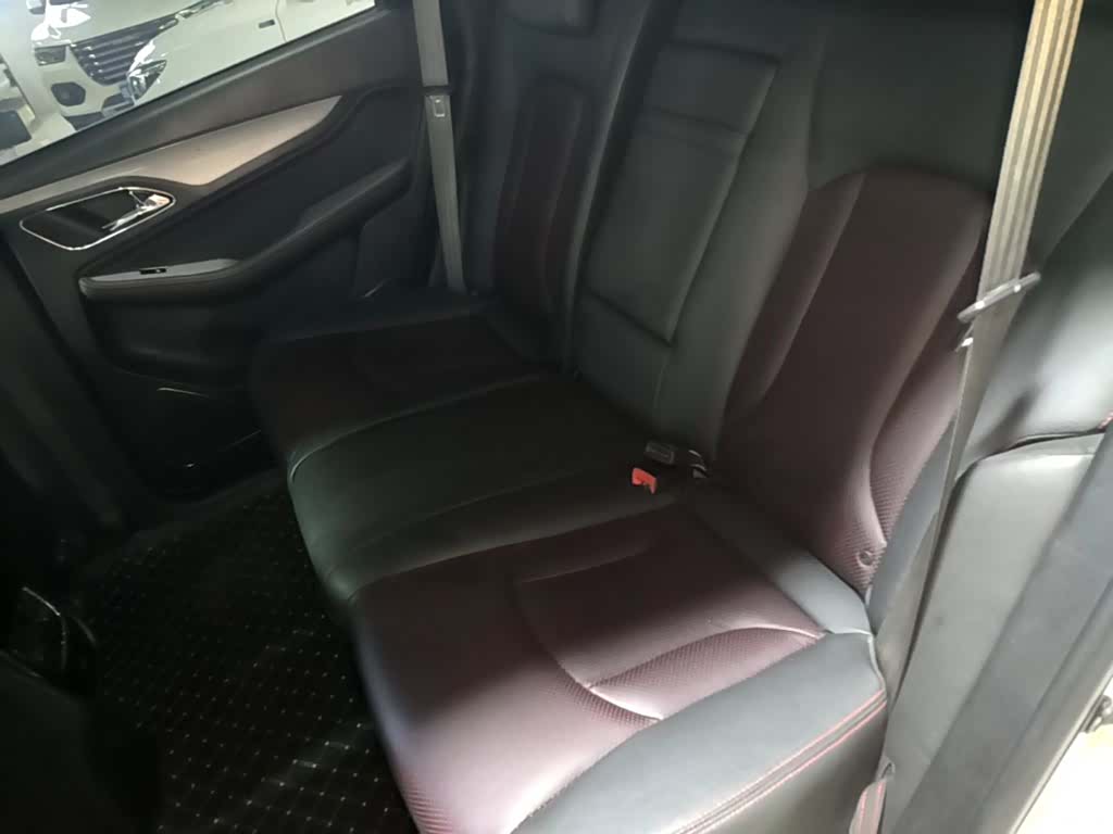 Wuling 560, 2017 17