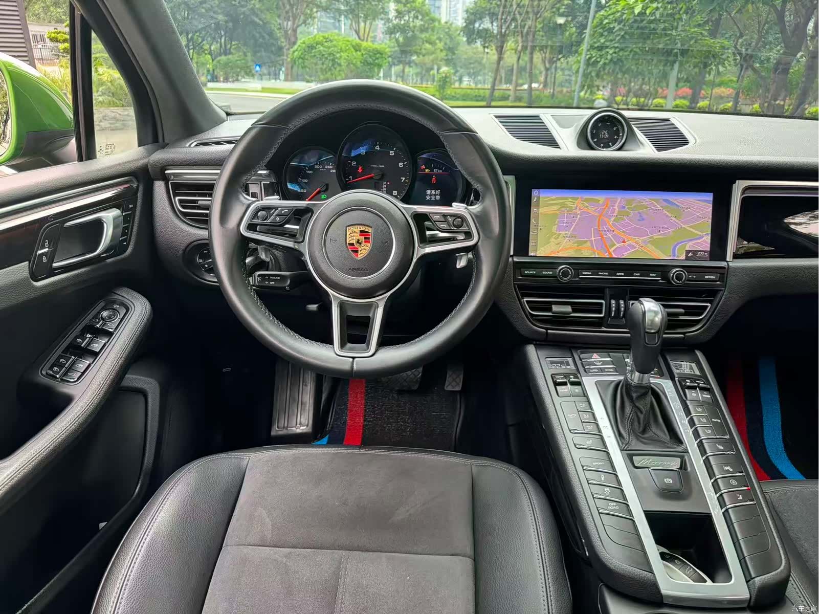 Porsche Macan, 2022 11