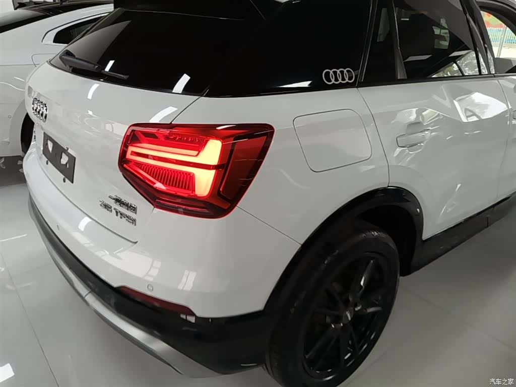 Audi Q2L, 2021 8