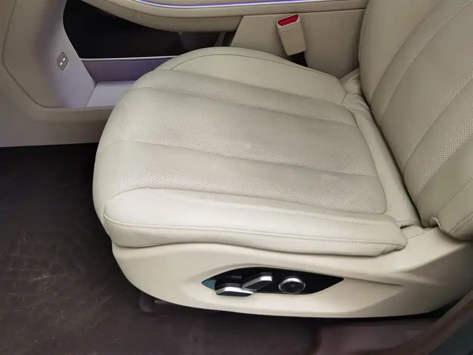 AITO Ask the world M7