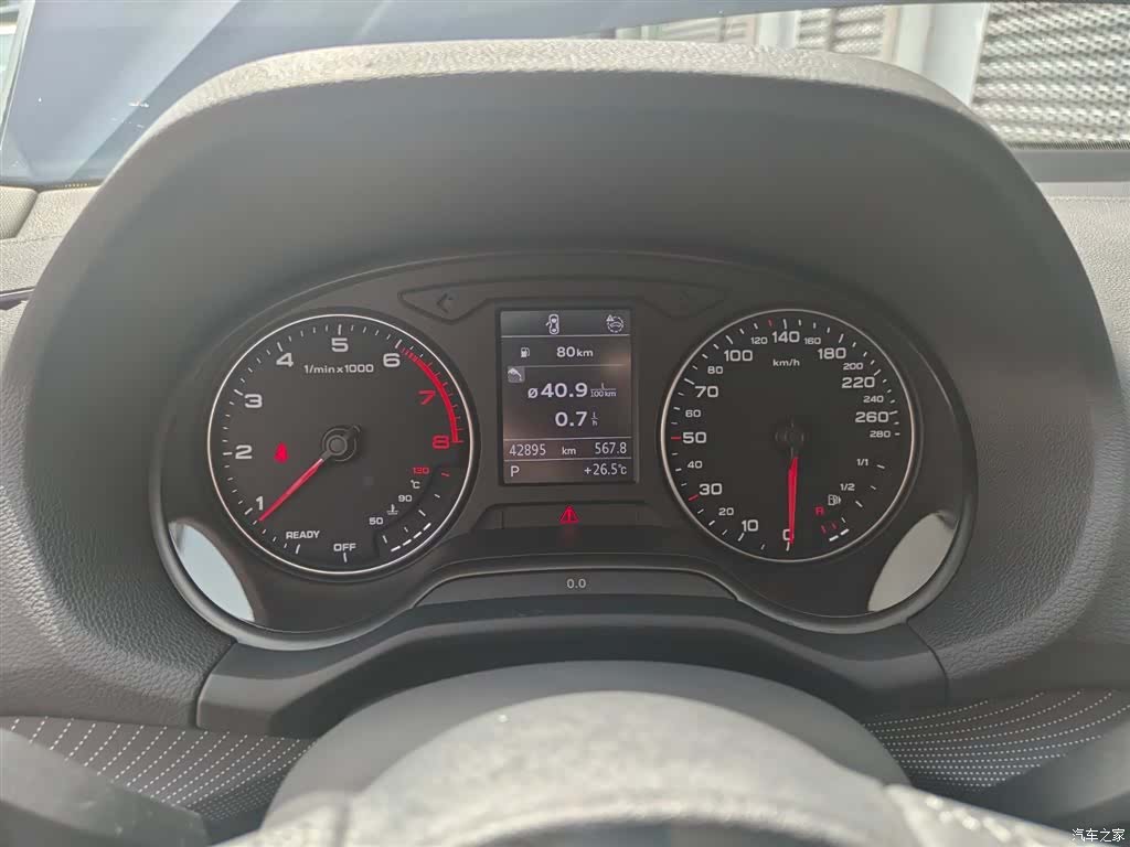 Audi Q2L, 2024 6