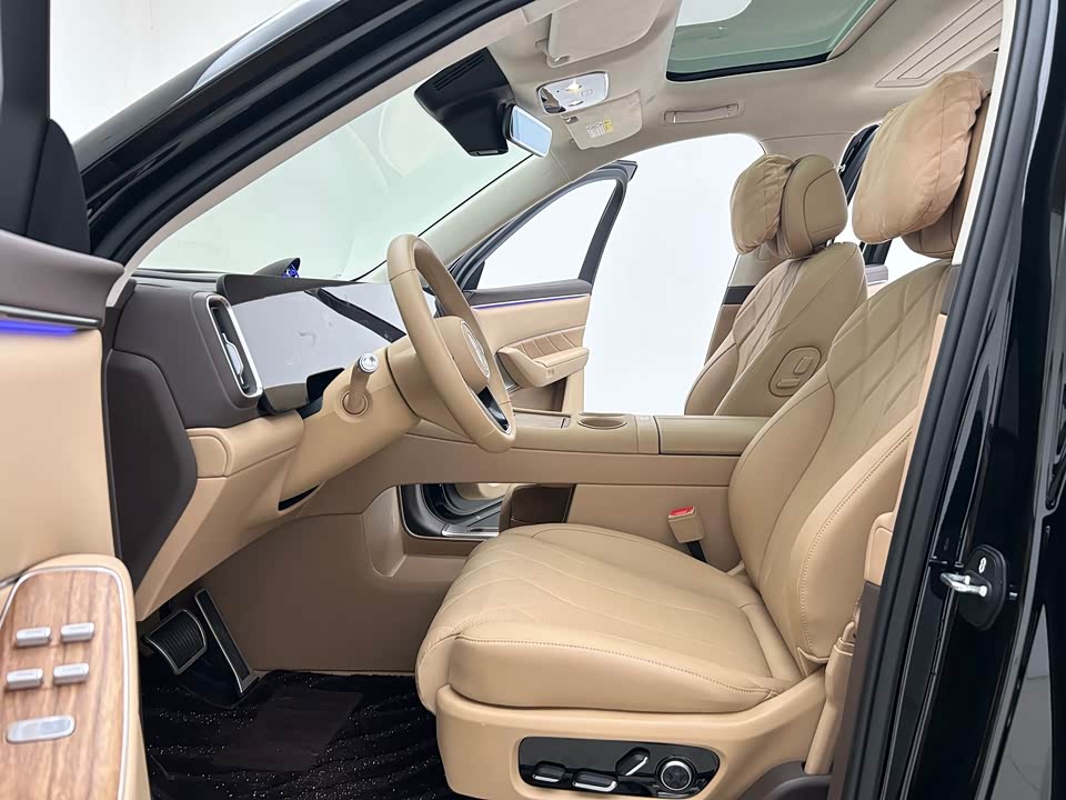 AITO Ask the world M8