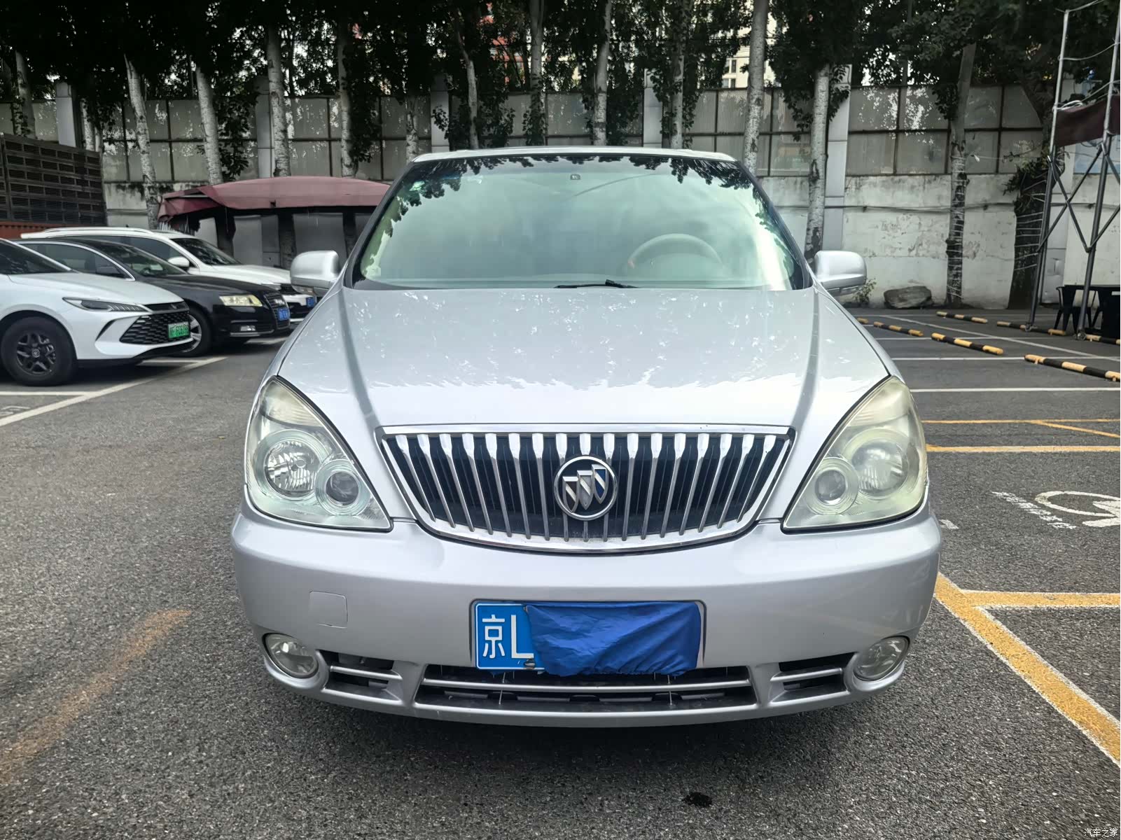 Buick GL8, 2012 1