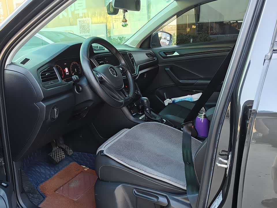 Volkswagen T-ROC exploring Songs