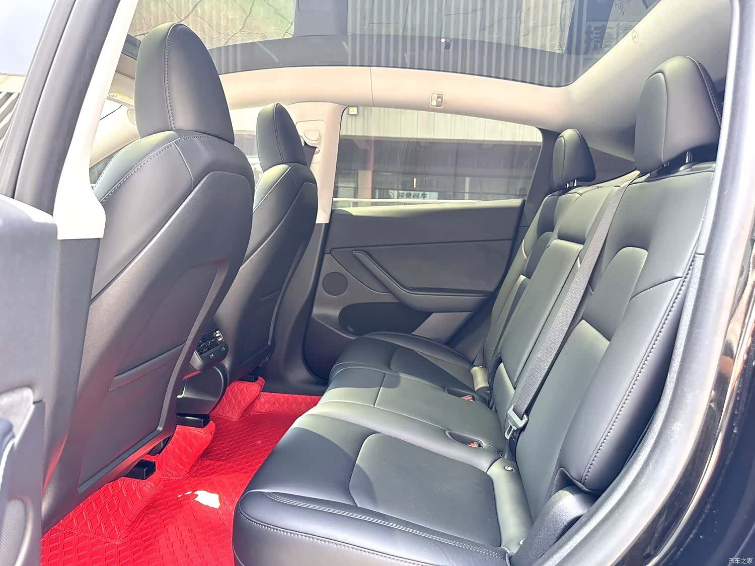 Tesla Model Y, 2023 3