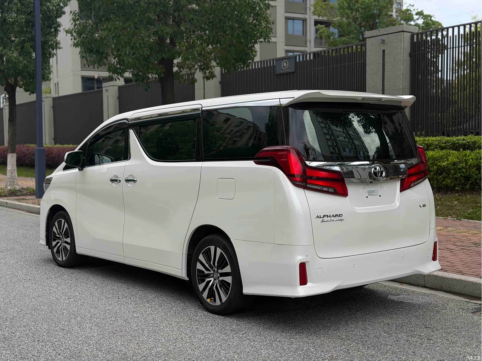 Toyota Alphard, 2018 15