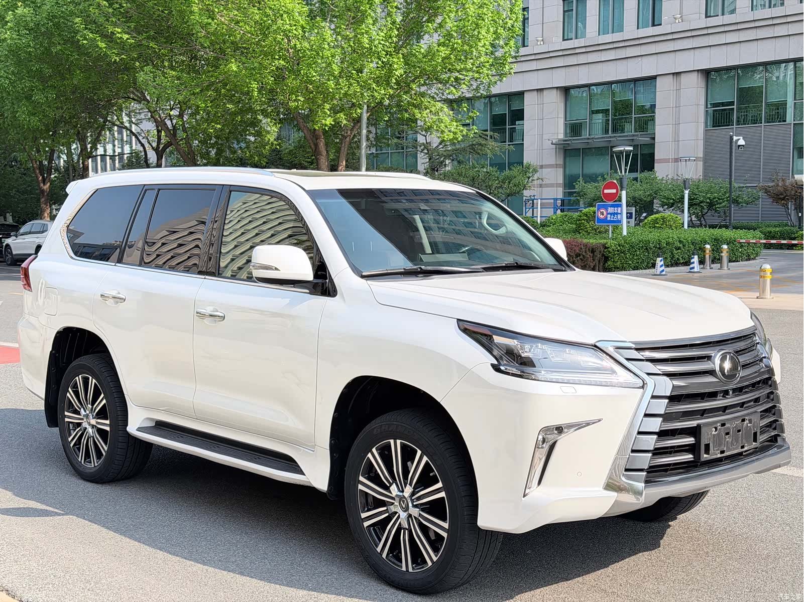 Lexus LX, 2019 3
