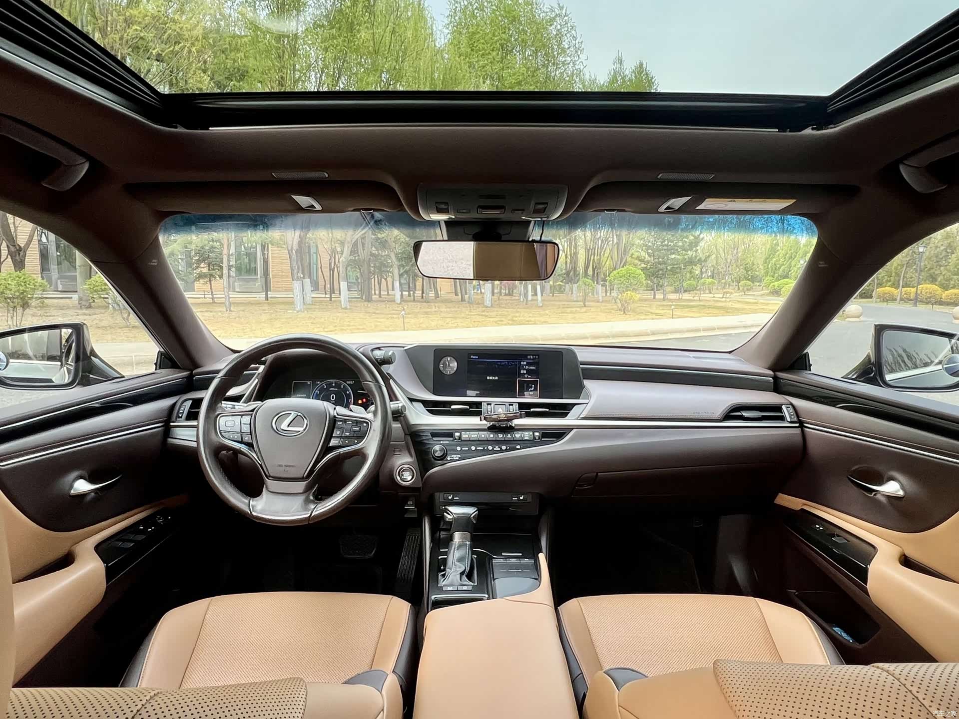 Lexus ES, 2020 все фото