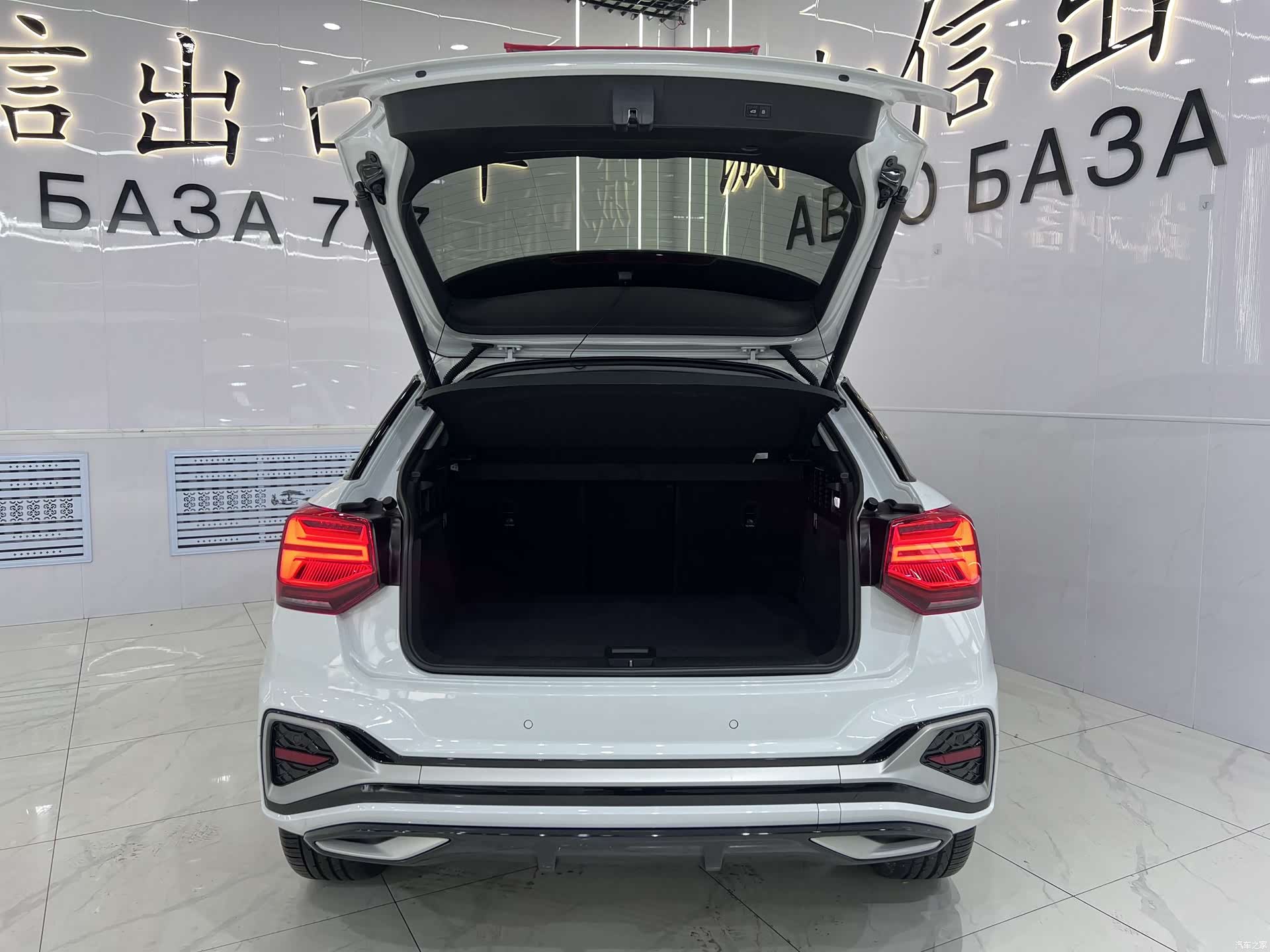 Audi Q2L, 2023 17