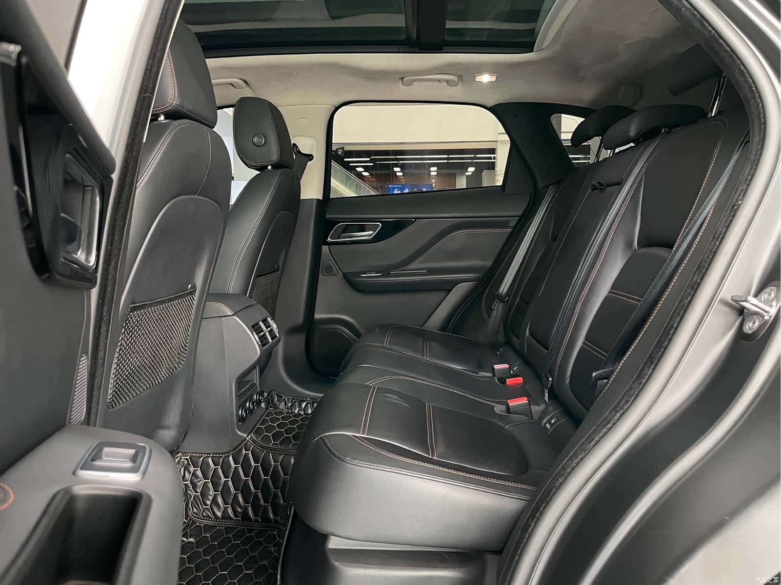 Jaguar F-PACE, 2019 7