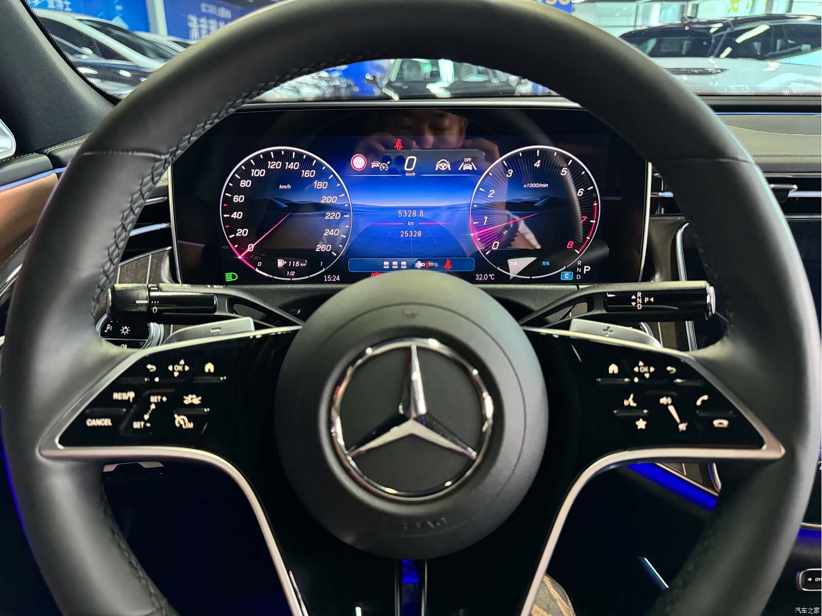 Mercedes-Benz E-Class, 2024 9
