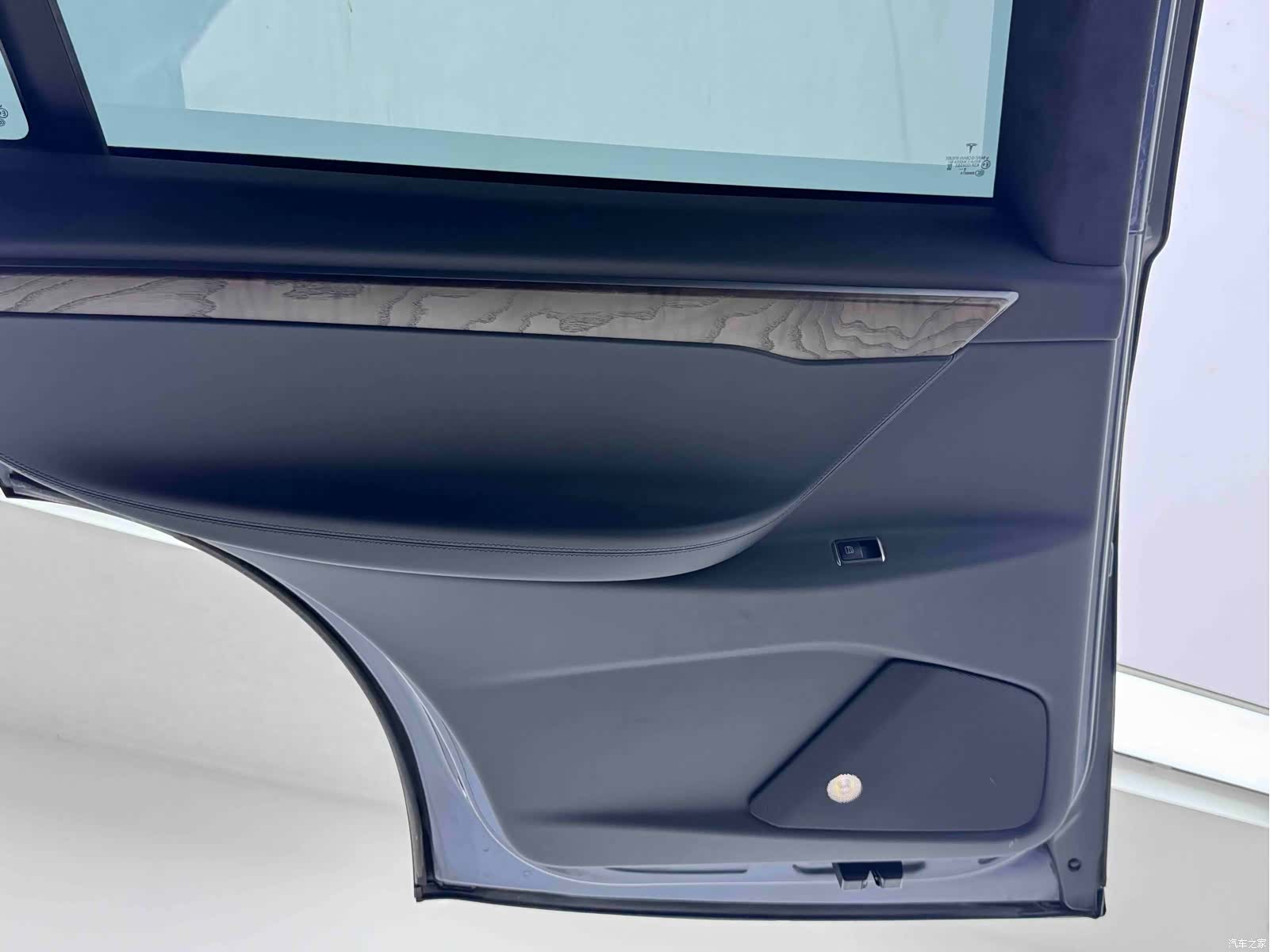 Tesla Model X, 2020 19