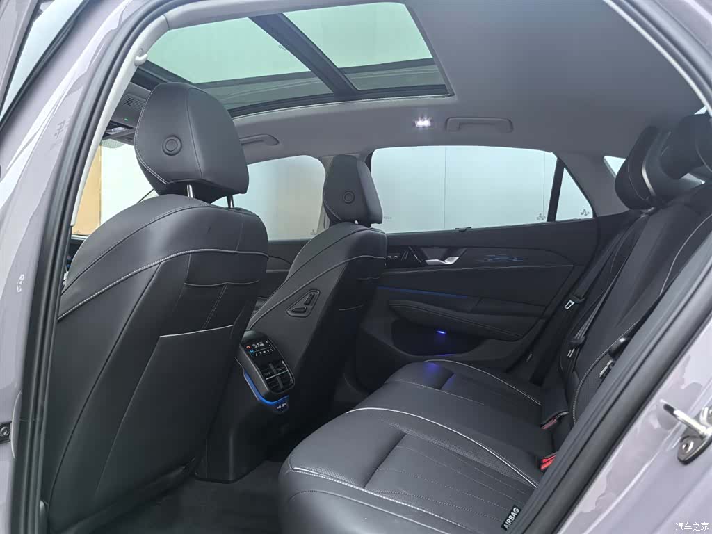 Volkswagen Passat, 2024 11
