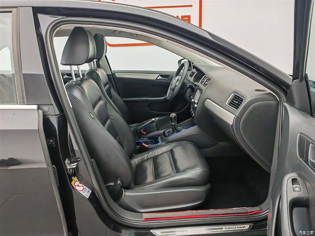 Volkswagen Sagitar, 2013 23