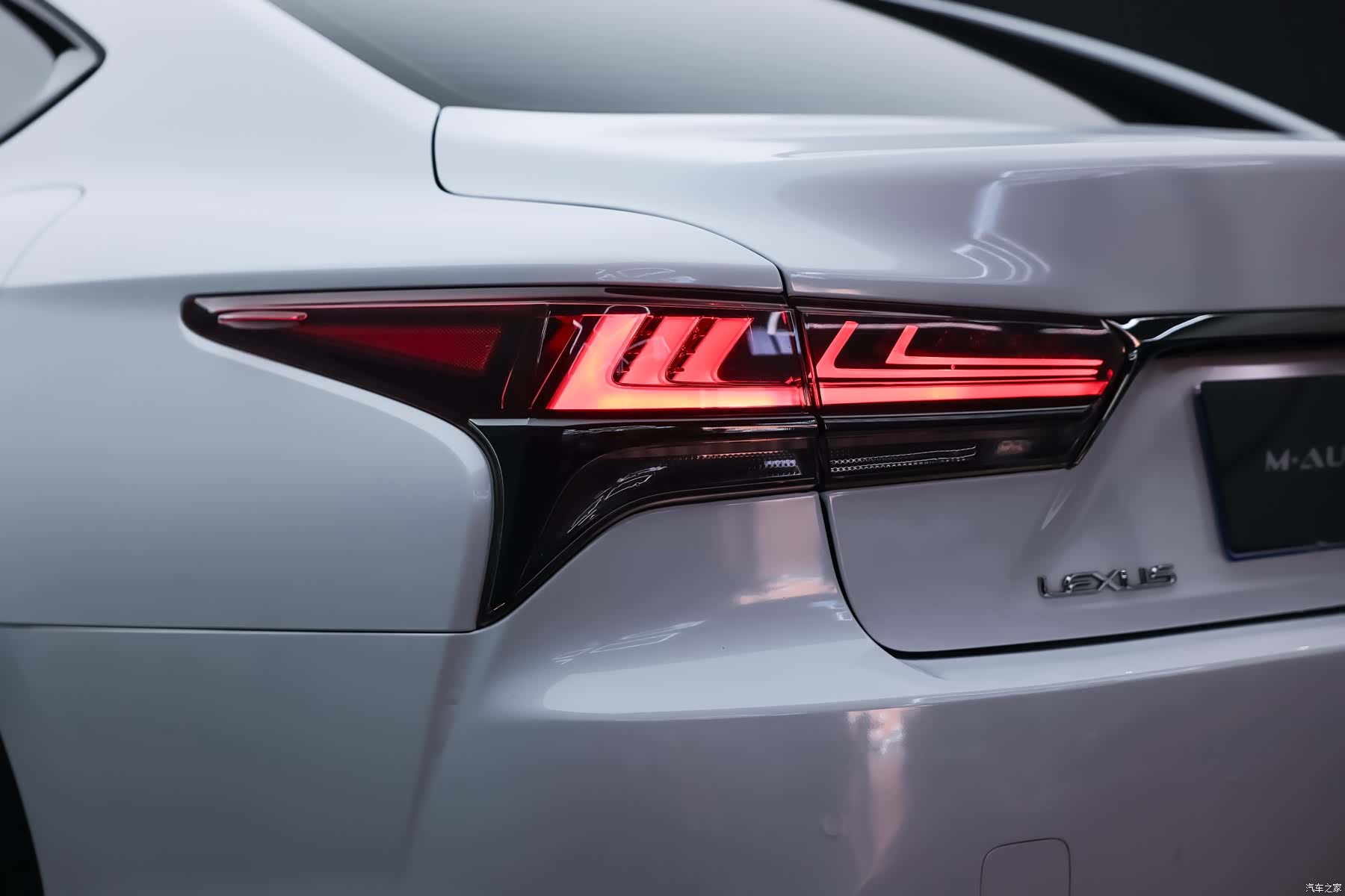 Lexus LS, 2018 25