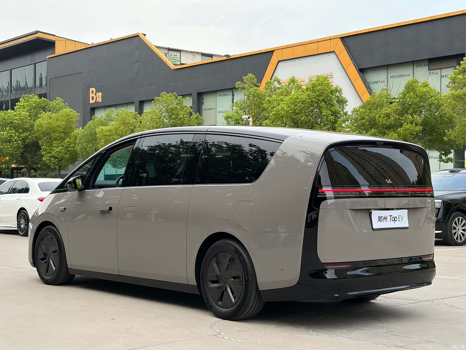 Li Auto MEGA, 2024 7