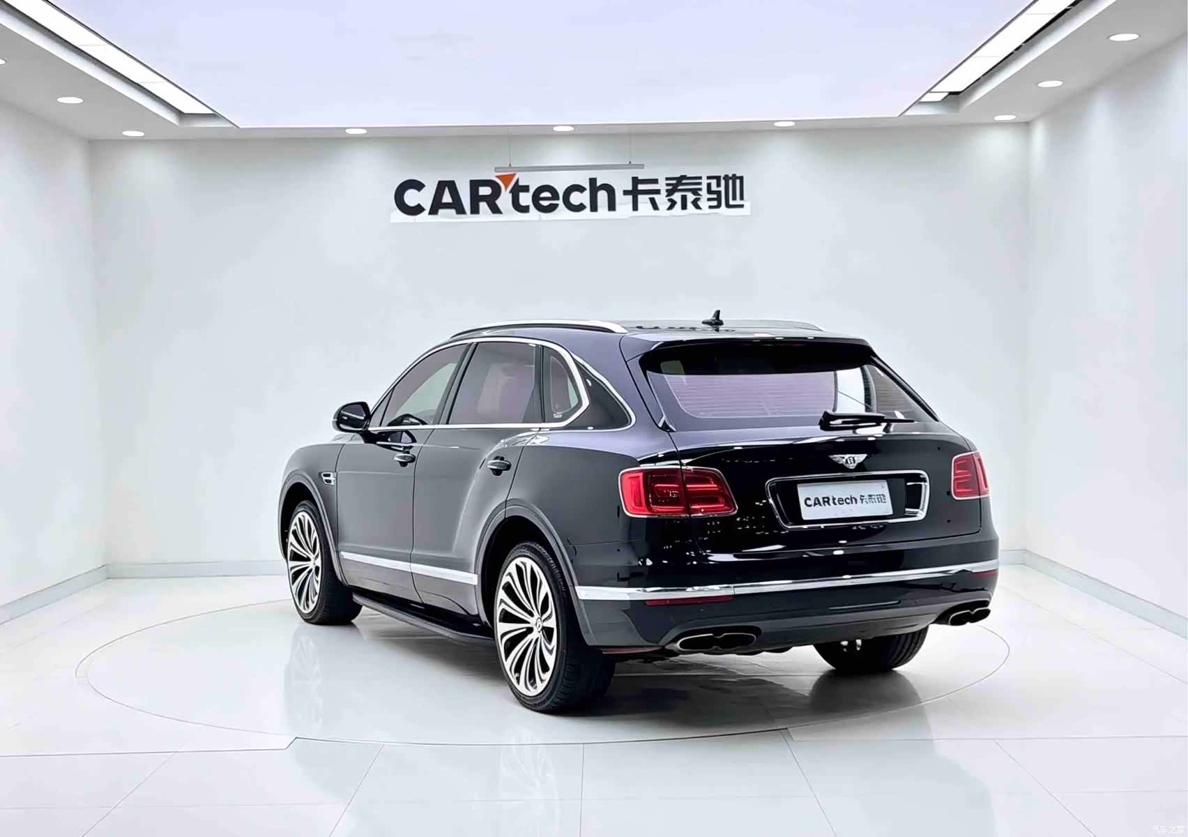 Bentley Bentayga, 2018 8