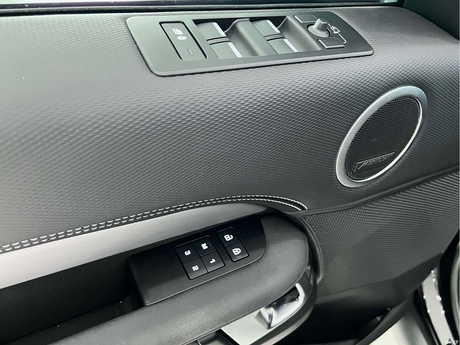 Land Rover Discovery, 2023 21
