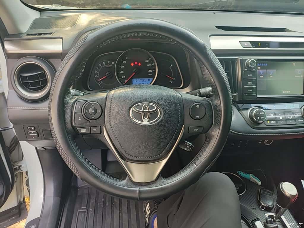 Toyota RAV4, 2015 11
