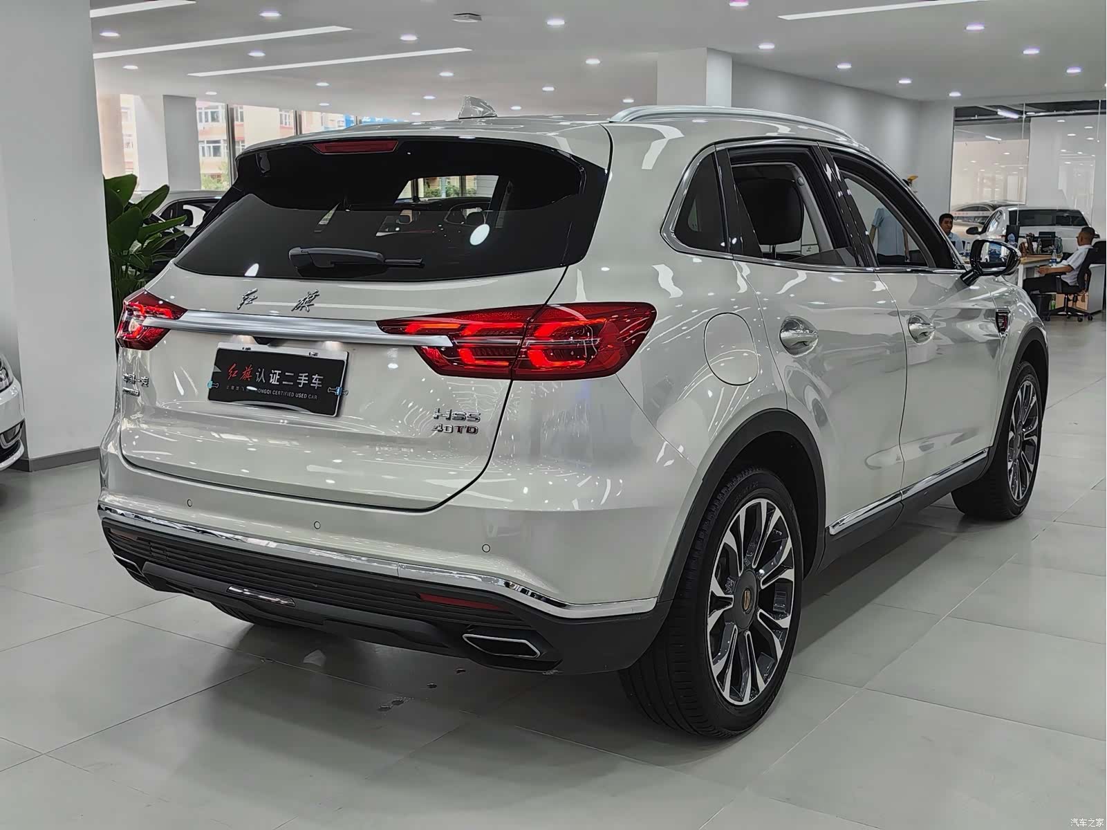 Hongqi HS5, 2022 11