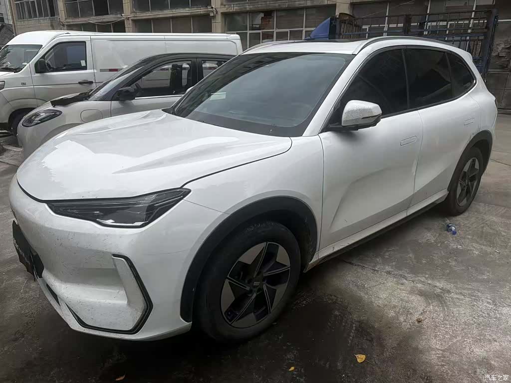 Geely Galaxy E5, 2025 1
