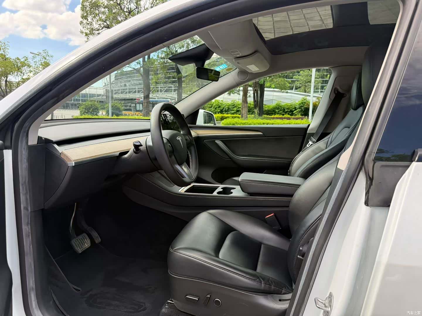 Tesla Model Y, 2023 4