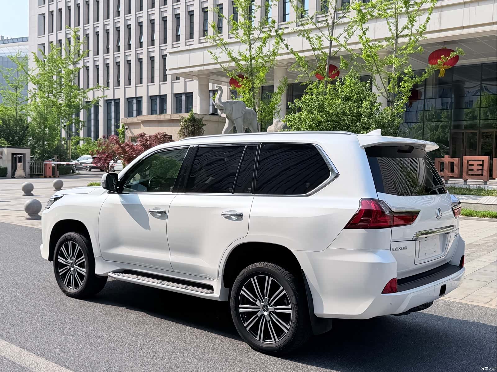 Lexus LX, 2019 23